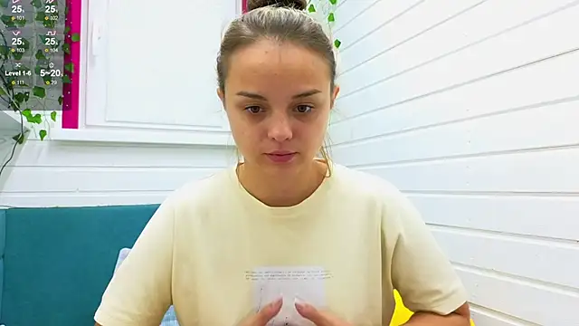 Snapshot of Misss_Vikk chatting on 10.08.25 Misss Vikk online show from 10.08.25