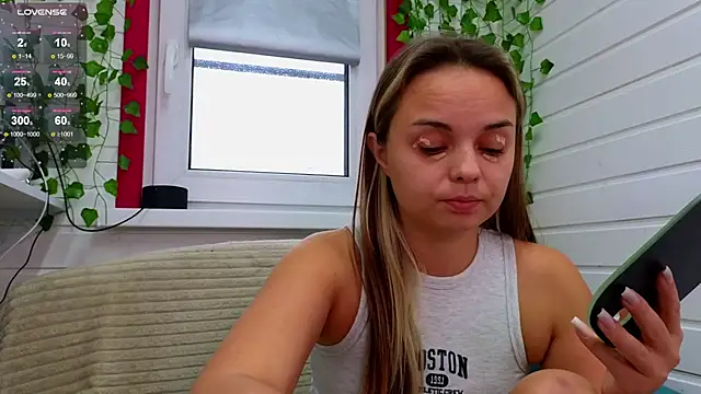 Snapshot of Misss_Vikk chatting on 10.13.25 Misss Vikk online show from 10.13.25