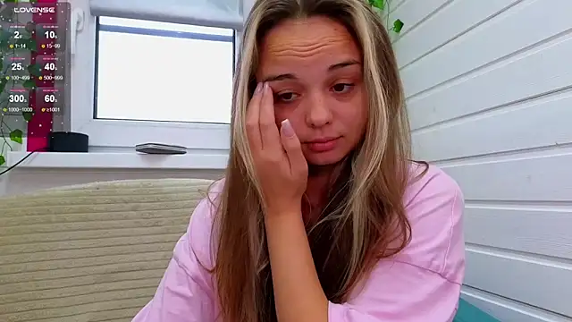 Snapshot of Misss_Vikk chatting on 10.18.25 Misss Vikk online show from 10.18.25