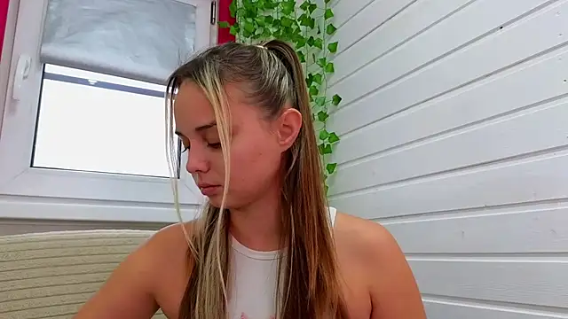 Snapshot of Misss_Vikk chatting on 10.29.25 Misss Vikk online show from 10.29.25