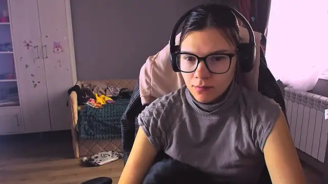 MollyLollipop online show from 12.04.25