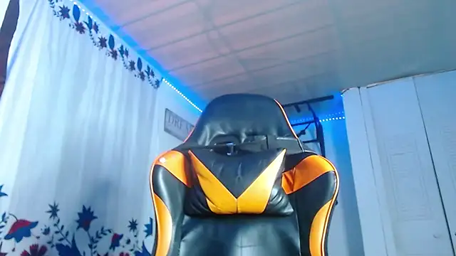 Snapshot of Adam_Hudsond chatting on 02.11.26 Adam Hudsond online show from 02.11.26