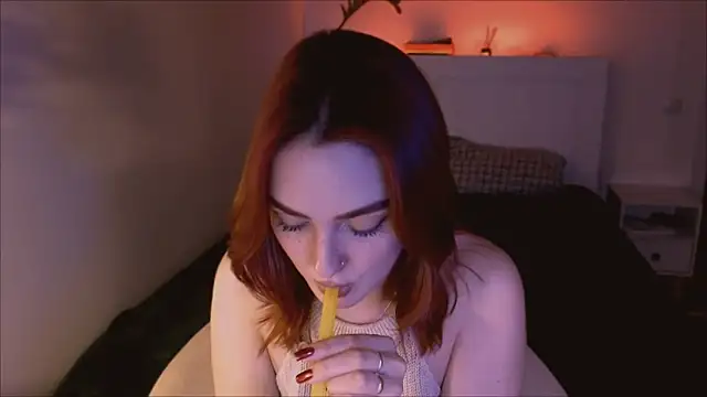 Snapshot of LilyFarey chatting on 12.02.24 LilyFarey online show from 12.02.24