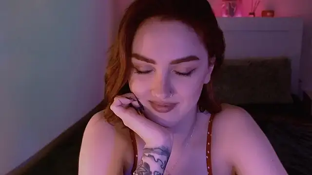 Snapshot of LilyFarey chatting on 12.28.24 LilyFarey online show from 12.28.24