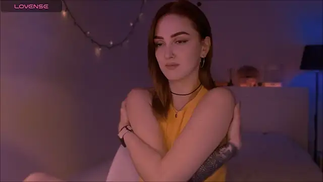 Snapshot of LilyFarey chatting on 09.20.25 LilyFarey online show from 09.20.25