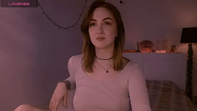 Snapshot of LilyFarey chatting on 11.16.25 LilyFarey online show from 11.16.25