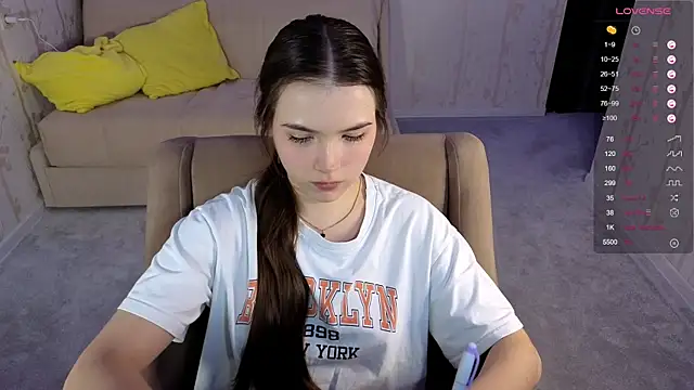 Eva Davie online show from 11.09.25