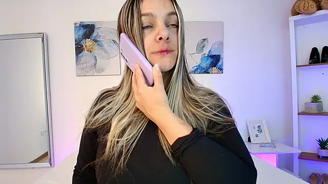 Snapshot of Isabella_Harley chatting on 04.29.26 Isabella Harley online show from 04.29.26