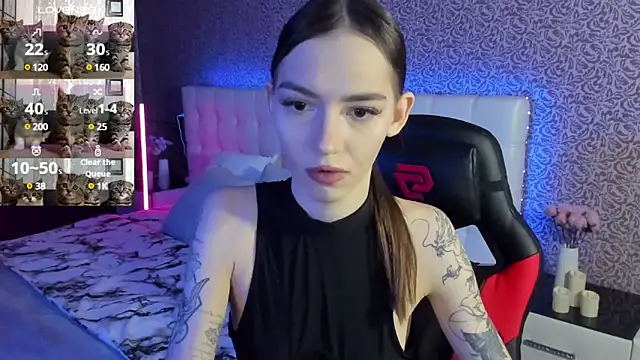 Snapshot of SophieCatty chatting on 02.04.25 SophieCatty online show from 02.04.25