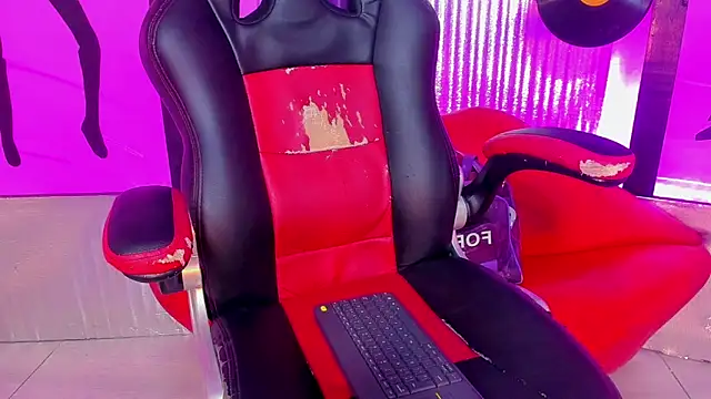 nickyminach  online show from 03.31.26