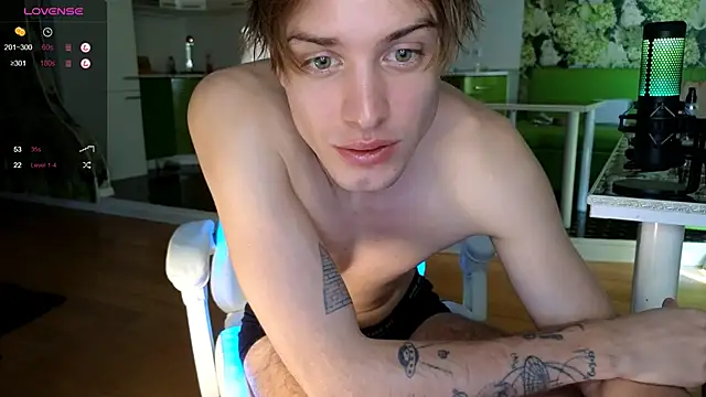 Snapshot of Cryptikov chatting on 10.01.25 Cryptikov online show from 10.01.25