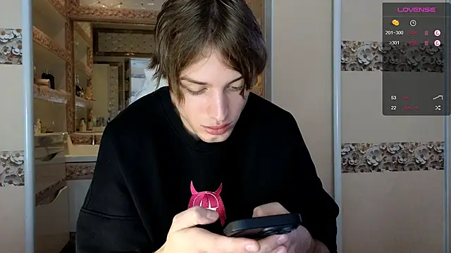 Snapshot of Cryptikov chatting on 10.24.25 Cryptikov online show from 10.24.25