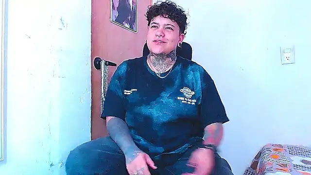 Snapshot of Techno_420_ chatting on 12.18.24 Techno 420 online show from 12.18.24