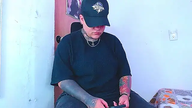 Snapshot of Techno_420_ chatting on 12.20.24 Techno 420 online show from 12.20.24