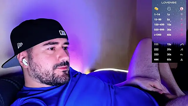 Snapshot of DominantTheo chatting on 12.27.24 DominantTheo online show from 12.27.24