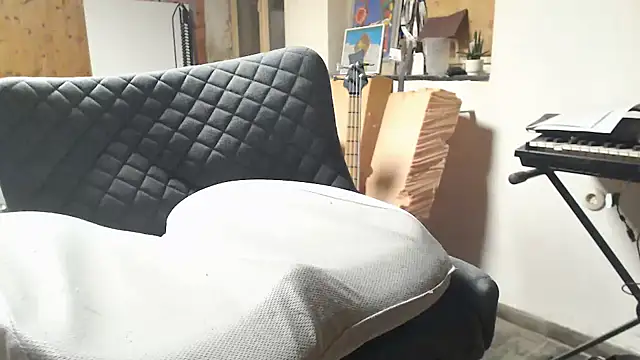 Snapshot of blow2gold chatting on 02.25.25 blow2gold online show from 02.25.25