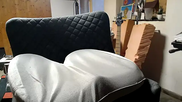 Snapshot of blow2gold chatting on 03.17.25 blow2gold online show from 03.17.25