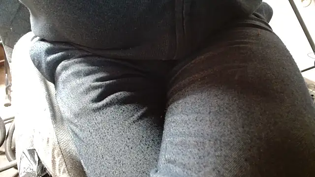 Snapshot of blow2gold chatting on 03.20.25 blow2gold online show from 03.20.25