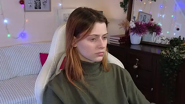 Snapshot of doll_lesli chatting on 12.19.24 doll lesli online show from 12.19.24