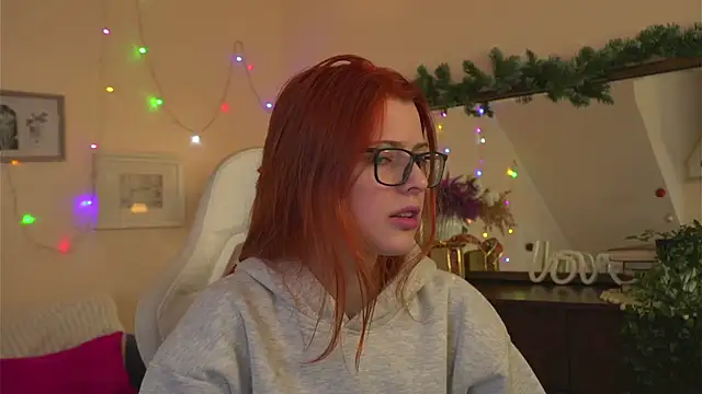 Snapshot of doll_lesli chatting on 12.24.24 doll lesli online show from 12.24.24