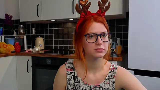 Snapshot of doll_lesli chatting on 12.25.24 doll lesli online show from 12.25.24