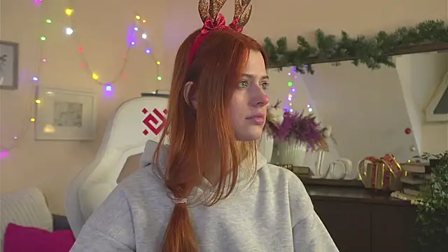 Snapshot of doll_lesli chatting on 12.27.24 doll lesli online show from 12.27.24