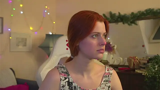 Snapshot of doll_lesli chatting on 12.28.24 doll lesli online show from 12.28.24