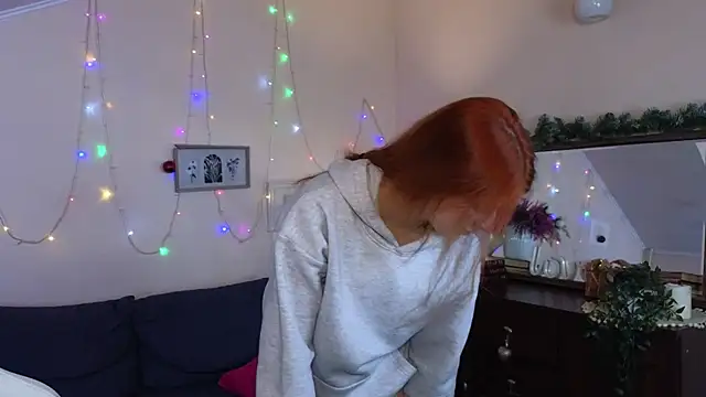 Snapshot of doll_lesli chatting on 01.04.25 doll lesli online show from 01.04.25