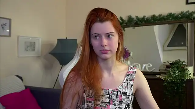 Snapshot of doll_lesli chatting on 01.11.25 doll lesli online show from 01.11.25