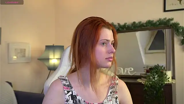 Snapshot of doll_lesli chatting on 01.12.25 doll lesli online show from 01.12.25