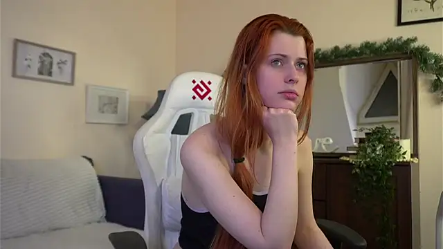 Snapshot of doll_lesli chatting on 01.12.25 doll lesli online show from 01.12.25