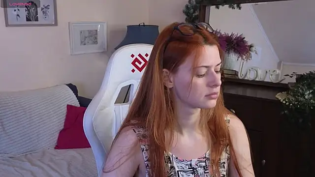 Snapshot of doll_lesli chatting on 01.14.25 doll lesli online show from 01.14.25