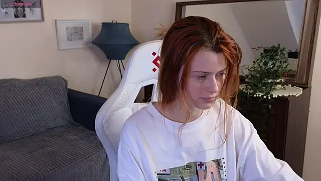 Snapshot of doll_lesli chatting on 02.07.25 doll lesli online show from 02.07.25