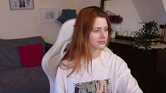 Snapshot of doll_lesli chatting on 02.09.25 doll lesli online show from 02.09.25