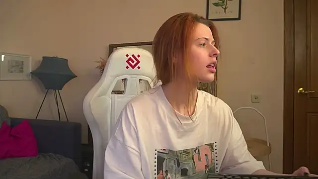 Snapshot of doll_lesli chatting on 02.11.25 doll lesli online show from 02.11.25