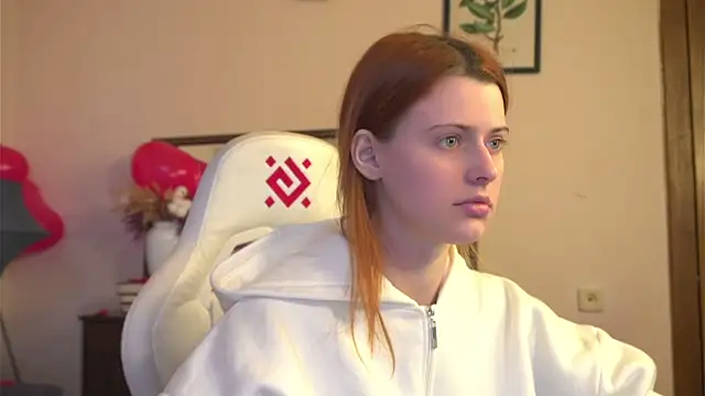 Snapshot of doll_lesli chatting on 02.13.25 doll lesli online show from 02.13.25