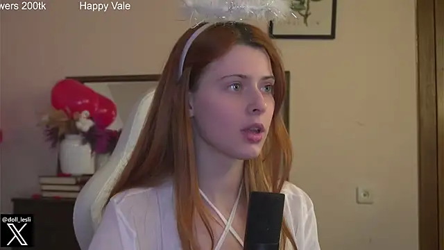 Snapshot of doll_lesli chatting on 02.14.25 doll lesli online show from 02.14.25