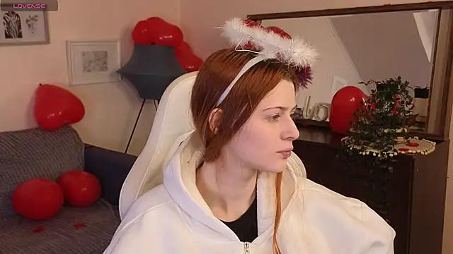 Snapshot of doll_lesli chatting on 02.15.25 doll lesli online show from 02.15.25