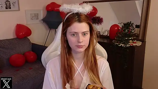 Snapshot of doll_lesli chatting on 02.15.25 doll lesli online show from 02.15.25