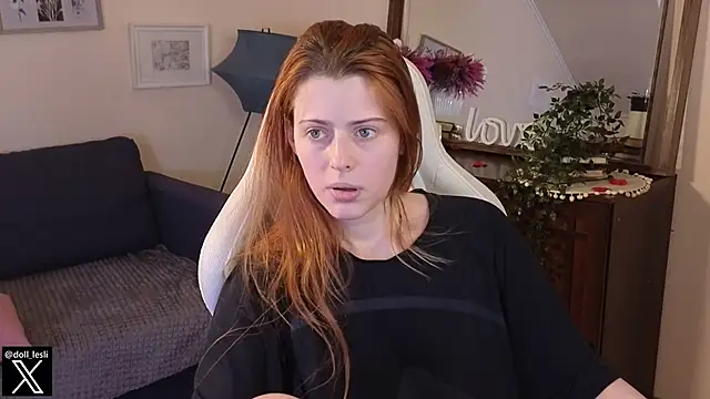 Snapshot of doll_lesli chatting on 02.25.25 doll lesli online show from 02.25.25