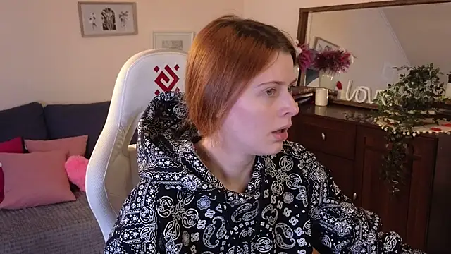 Snapshot of doll_lesli chatting on 03.07.25 doll lesli online show from 03.07.25