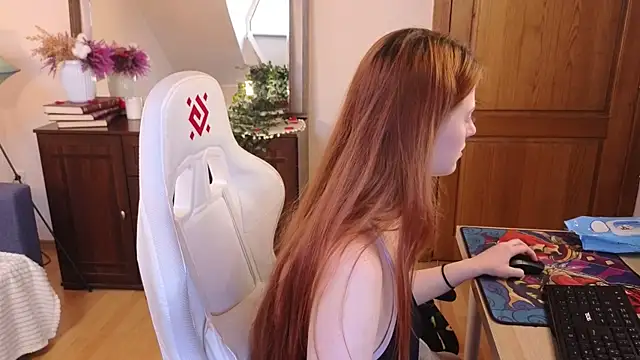 Snapshot of doll_lesli chatting on 03.17.25 doll lesli online show from 03.17.25