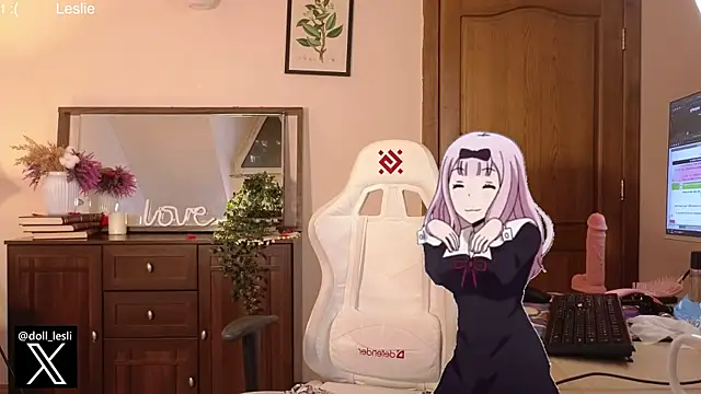 Snapshot of doll_lesli chatting on 03.18.25 doll lesli online show from 03.18.25