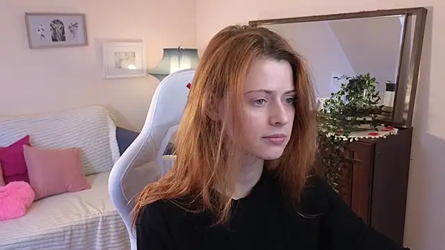 Snapshot of doll_lesli chatting on 03.19.25 doll lesli online show from 03.19.25