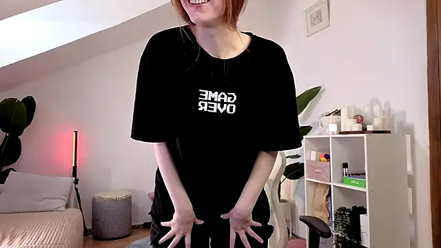 Snapshot of doll_lesli chatting on 09.10.25 doll lesli online show from 09.10.25