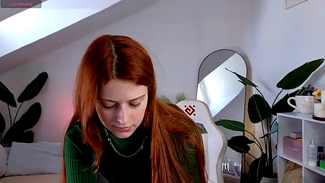 Snapshot of doll_lesli chatting on 10.08.25 doll lesli online show from 10.08.25