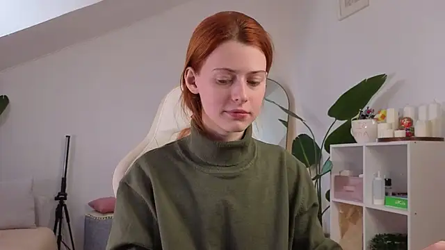 Snapshot of doll_lesli chatting on 10.17.25 doll lesli online show from 10.17.25