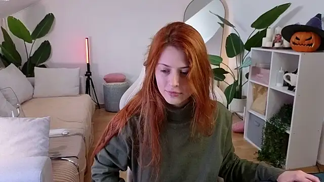 Snapshot of doll_lesli chatting on 10.19.25 doll lesli online show from 10.19.25