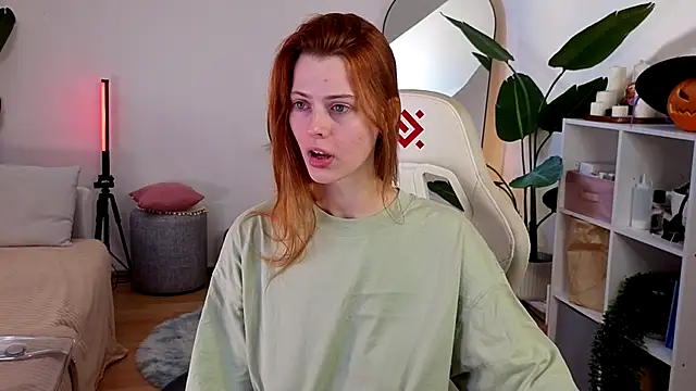 Snapshot of doll_lesli chatting on 10.23.25 doll lesli online show from 10.23.25