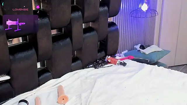 Snapshot of levana1 chatting on 09.27.25 levana1 online show from 09.27.25